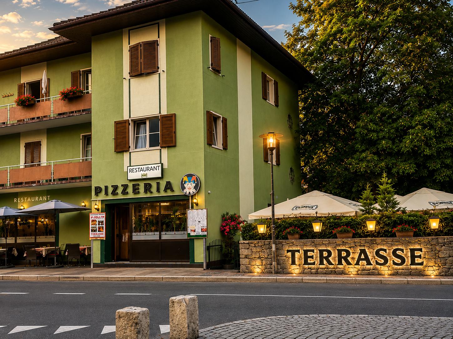 Außenansicht der Pizzeria Jolly in Latsch