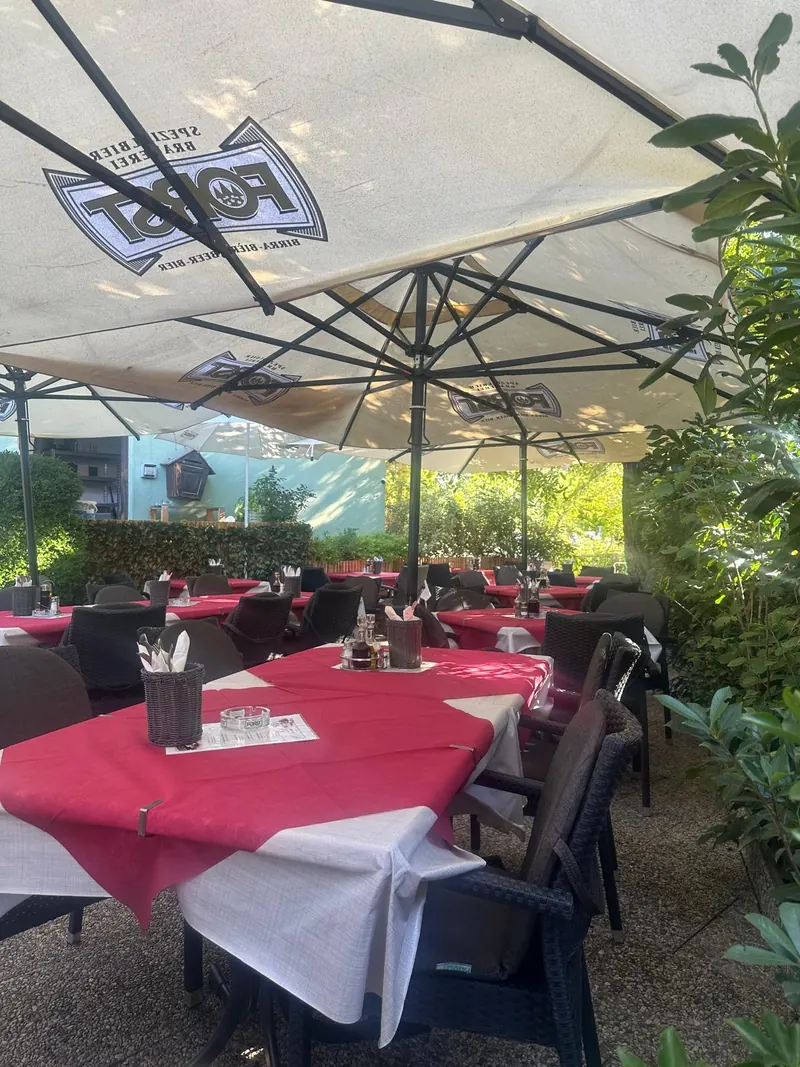 Gastgarten der Pizzeria Jolly in Latsch